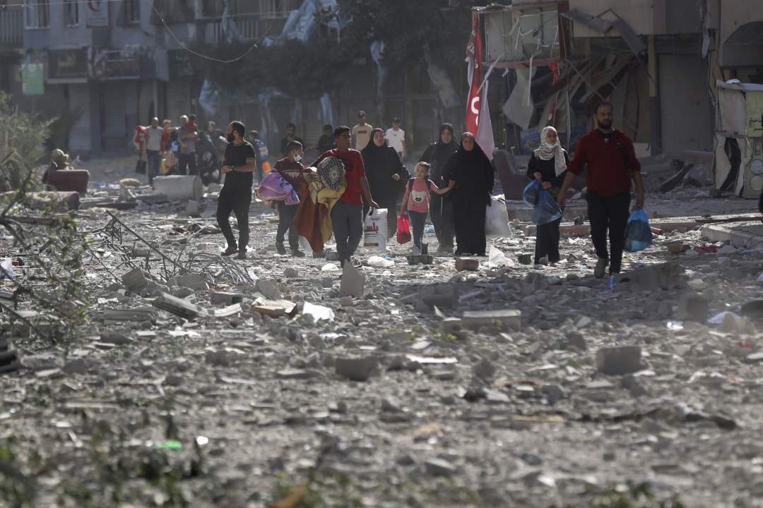 Ismét gázai menekülttábort bombázott Izrael, majd négy órát adott a menekülésre
