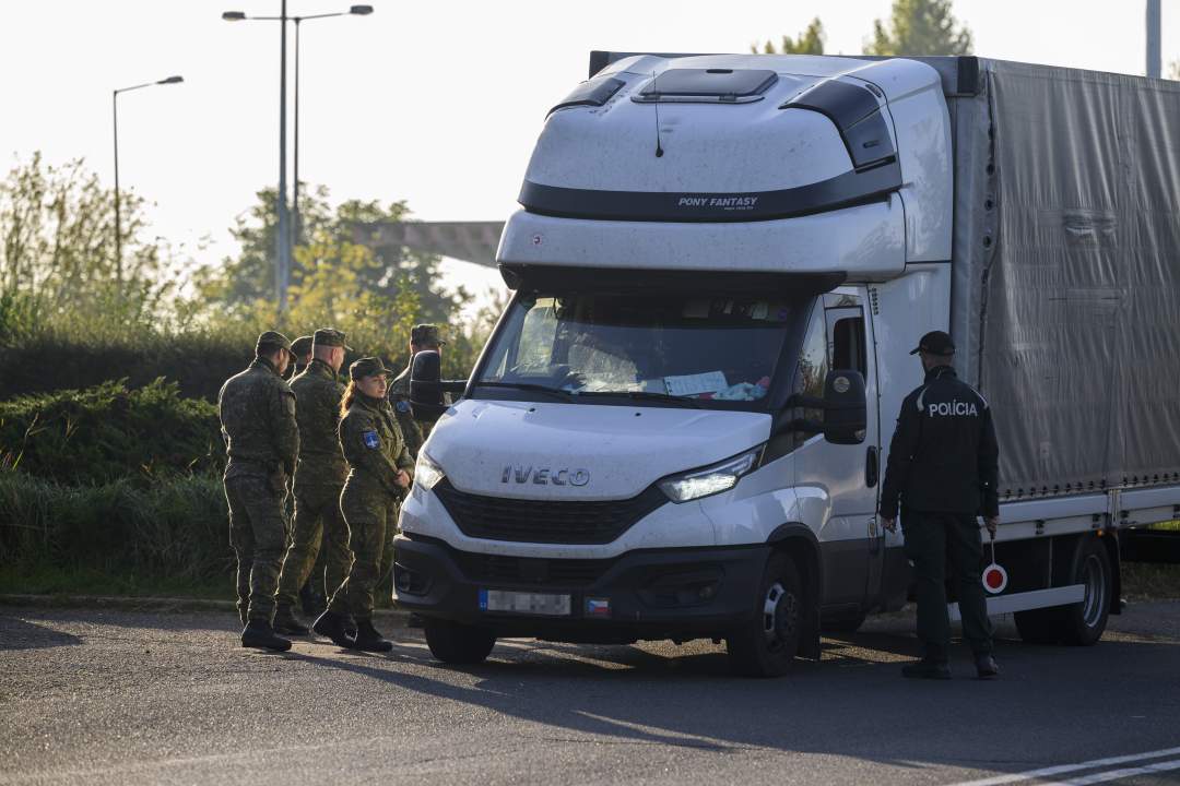 Egy Migránsokat Szállító Kisbusz Próbált áttörni Szlovákiából A Lengyel Határzáron Ma7sk 