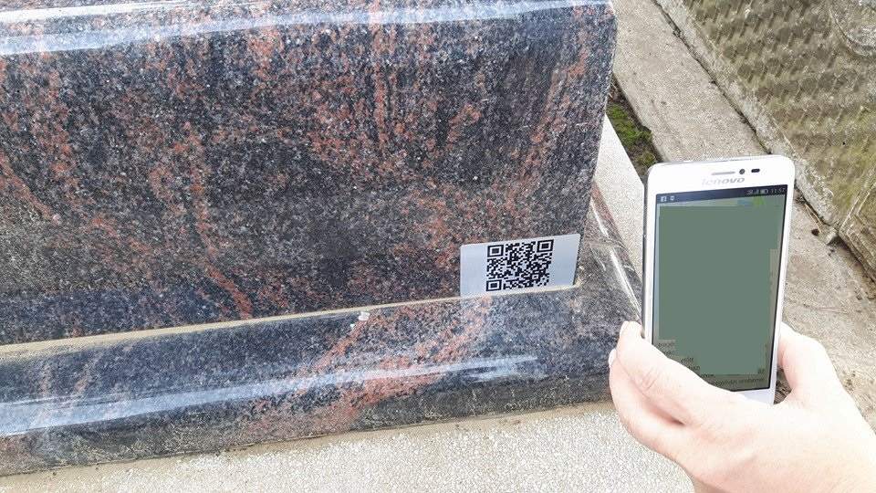 Digitalizált temetők, avagy QR-kód a sírhelyen