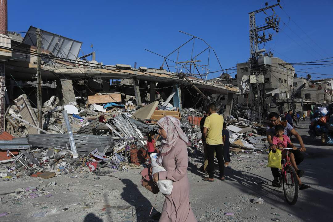 Egy menekülttábort is bombáztak Gázában