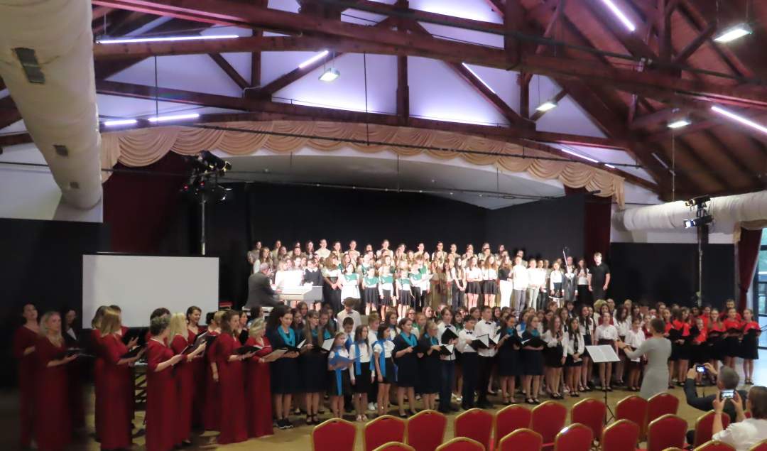 III. VOX IUVENTUTIS – Ifjúsági énekkarok seregszemléje Érsekújvárott – KÉPEKKEL