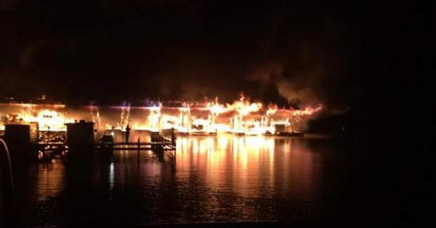 csónakkikötő tűz