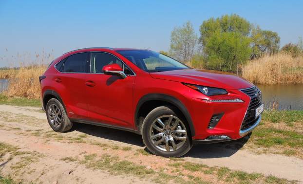 Lexus NX 300h 