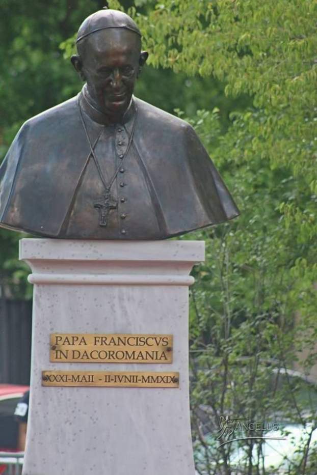 Ferenc pápa szobra