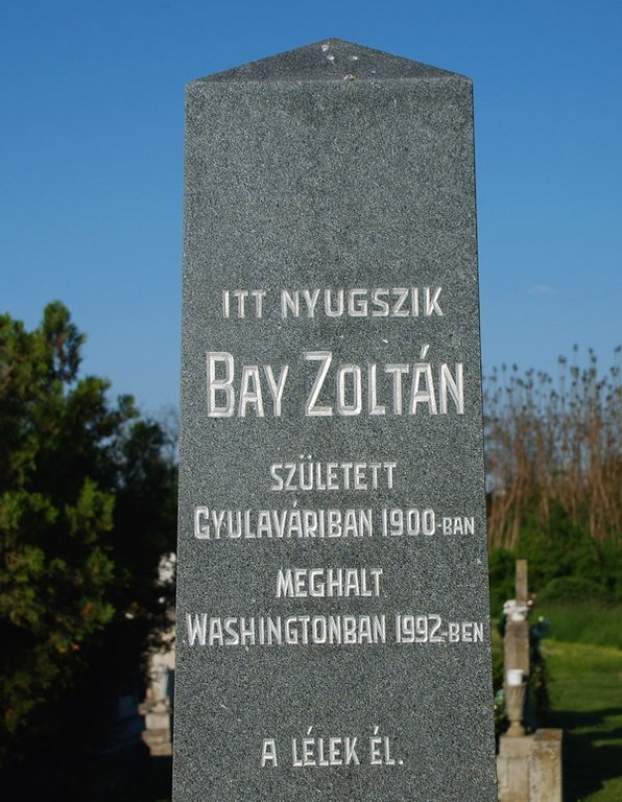 Bay Zoltán sírköve