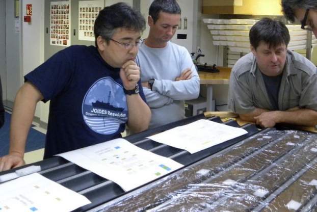 Yuki Morono, Laurent Toffin and Steven DÕHondt 