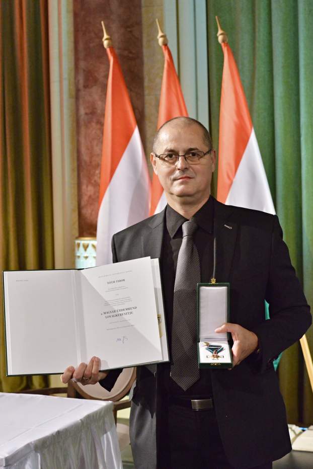 Magyar Érdemrend Lovagkeresztet kapott Tóth Tibor, a Jókai Színház volt igazgatója
