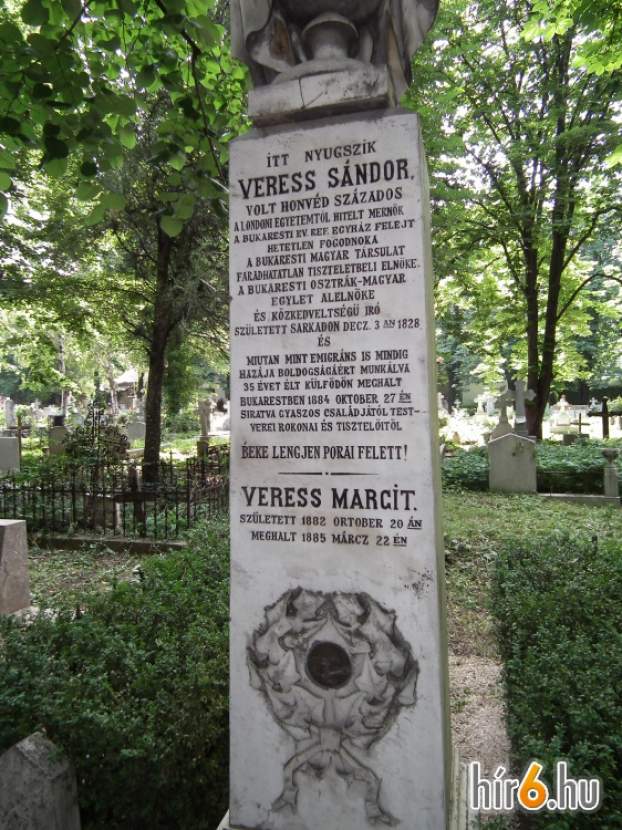 Veress Sándor síremléke közelről