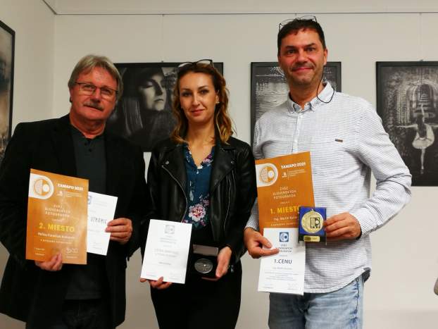 A komáromi Helios fotóklub díjazottjai: Holop Ferenc, Bilka Viktória és Martin Kučera