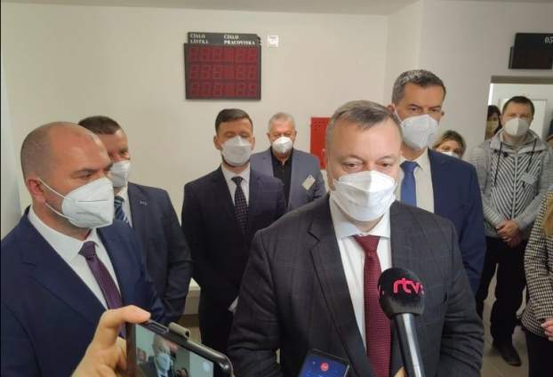 Milan Krajniak miniszter az ajnácskői munkaügyi hivatalban