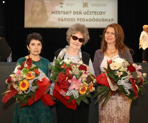 Balról jobbra a díjazottak: Zófia Kainrathová, Somogyi Márta és Vaculciak Ágnes