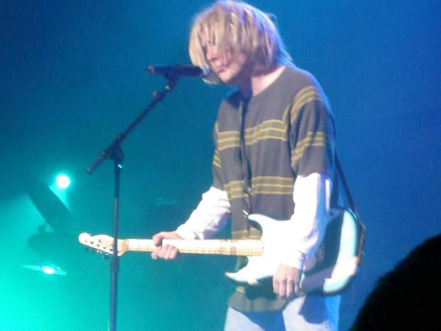 Kurt Cobain kék gitár