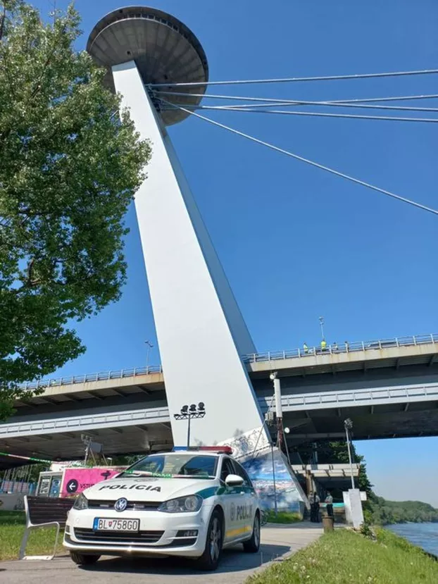 rendőrségi hír, SzNF híd, öngyilkos - egész kép