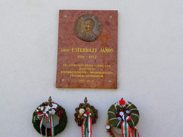 Emléktáblát avattak gróf Esterházy János tiszteletére Bátorkeszin