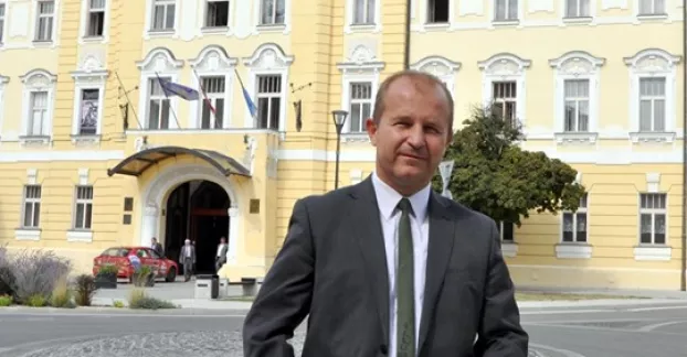Körforgalmak, ingatlanok sorsáról is döntöttek a Nyitra megyei képviselők
