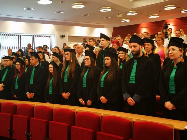 Diplomaosztás összesen 377 végzősnek a Selye János Egyetemen