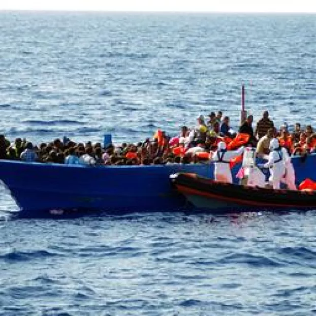 menekültek hajó