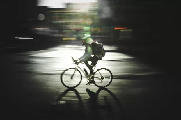 biciklis futár, kerékpáros
