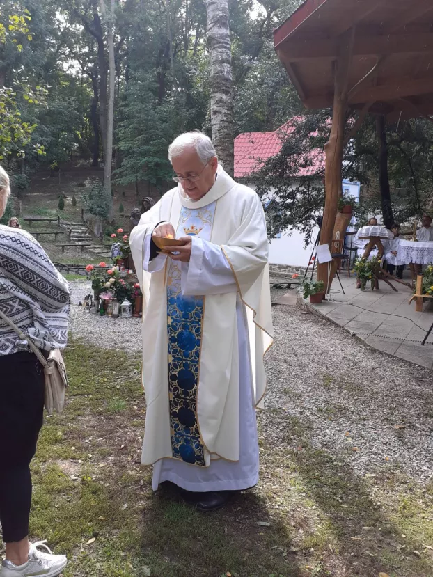 Šálka László szent áldoztatás közben