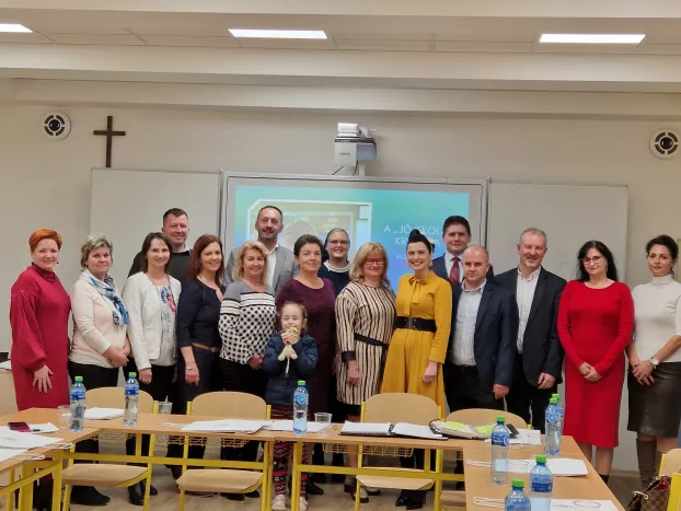 Hiánypótló szakmai fórum: a felvidéki magyar egyházi iskolák helyzetét, gondjait vitatták meg Komáromban