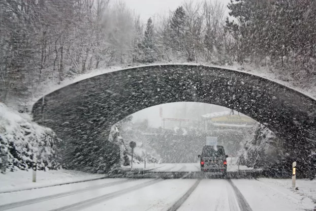 havas híd hó havazás közlekedés