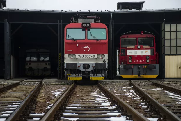 mozdony depó vonat vasút