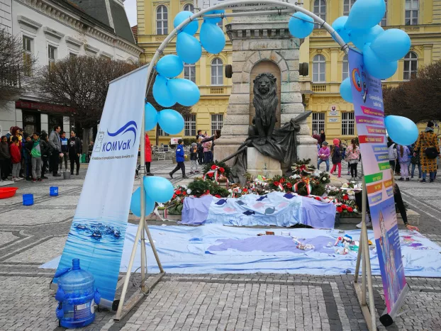 Versenyözön és díjeső a víz világnapján, a „folyók városában“