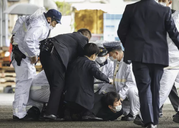 japán miniszterelnök robbantás