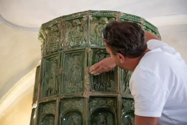 Gombaszög, pálos kolostor, kályha, cserépkályha