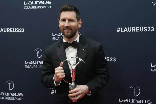 Lionel Messi a díjjal