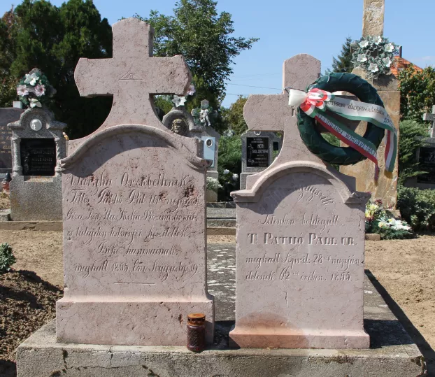 Pathó Pál szobra és síremléke Szőgyénben