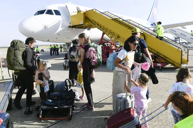 szlovák evakuáló repülőjárat