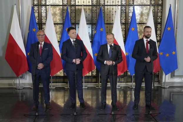 Wlodzimierz Czarzasty, Szymon Holownia, Donald Tusk, Wladyslaw Kosiniak-Kamysz Lengyelország