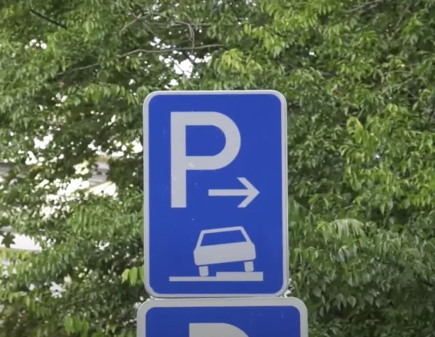 parkolás