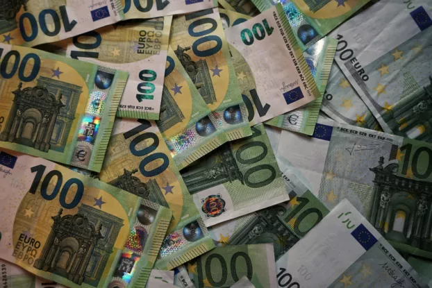 sok pénz - 100 eurósok