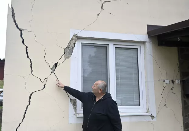 Földrengés okozta károk egy felsőbaskóci házon