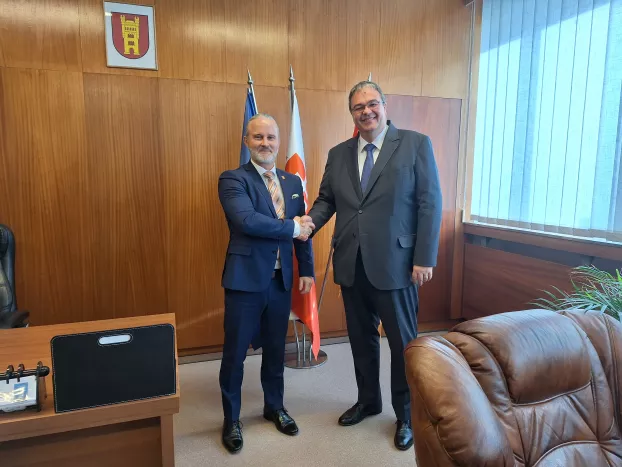Balogh Csaba nagykövet Kolek Péterrel, Galánta polgármesterével találkozott elsőként