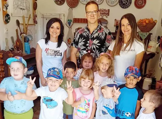 Bagonyi János és az óvoda csapata a pólyáni tájházban