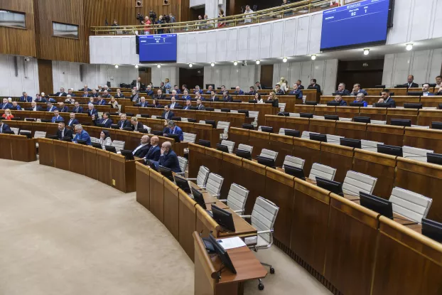 szlovák parlament 2023-12