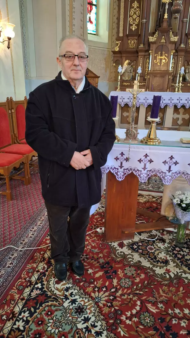 Mede Károly atya.