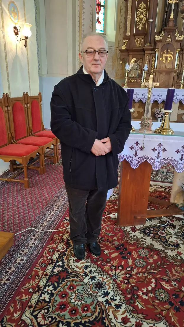 Mede Károly atya.