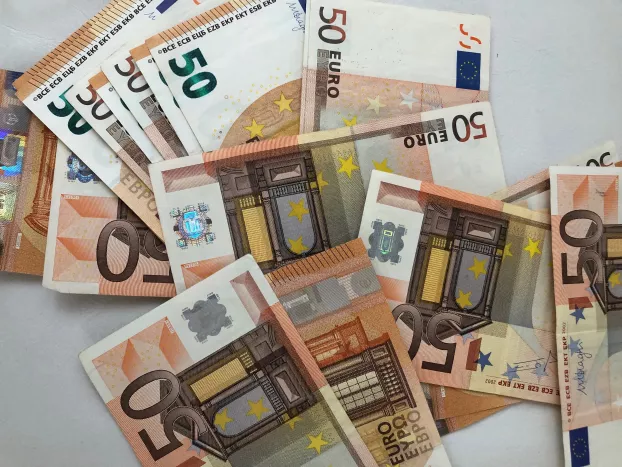 pénz - euró - 50 eurós bankjegyek
