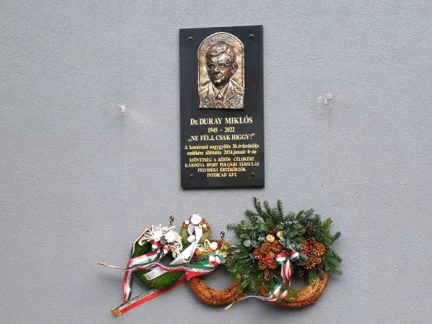A komáromi nagygyűlés 30. évfordulóján újabb Duray Miklós-emléktáblával gazdagodott a Felvidék - KÉPEKKEL