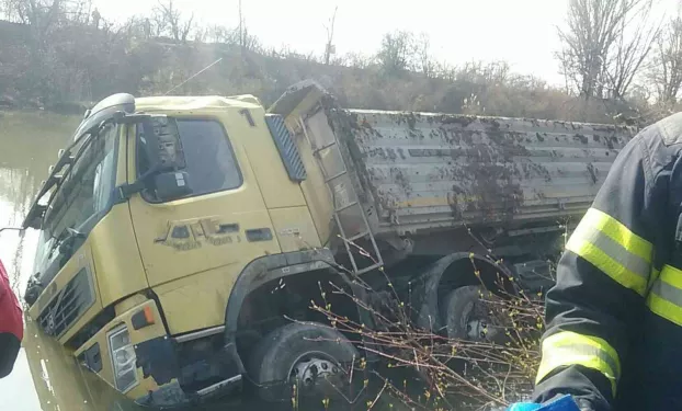 Teherautó a Kis-Dunában