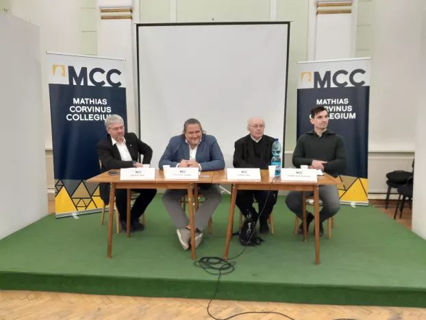 A beszélgetés résztvevői: Botos Máté (b), Nagypál Szabolcs, Zsidó János és Pomichal Krisztián