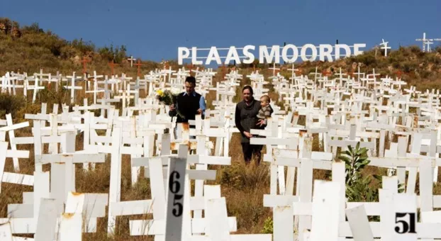 Keresztmező Dél Afrikában az ott meggyilkolt fehér farmerek emlékére.