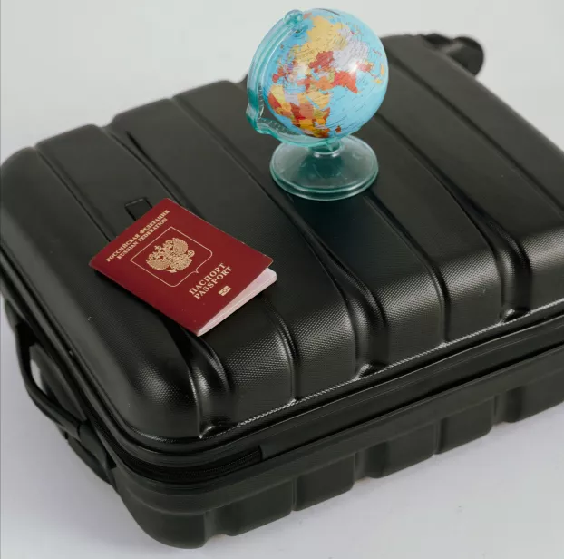 utazás bőrönd koffer útlevéle