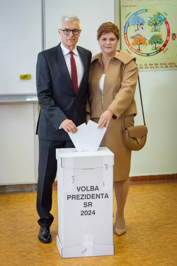 Ivan Korcok szavaz az államfőválasztás második körében