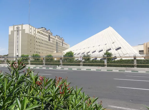 az iráni parlament épülete - wikipedia