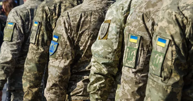 ukrán jelzésű katonák